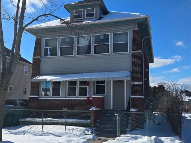 house for rent in 567 Oak Windsor, Ontario