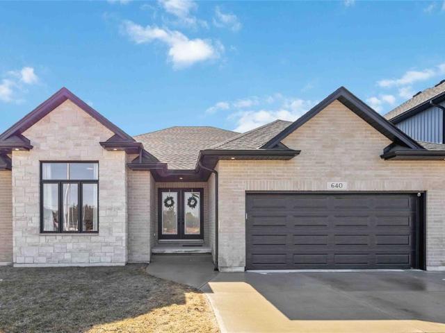house for rent in 640 Sweetbay Crescent Sarnia, Ontario