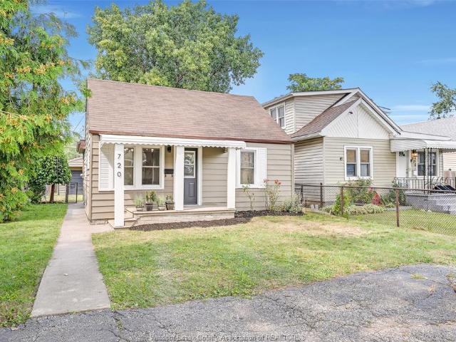 house for rent in 720 Bensette Street Windsor, Ontario