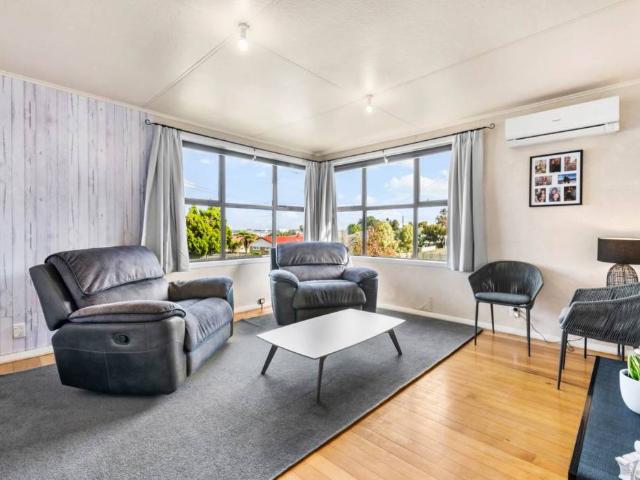House for rent in 87 Porchester Road, Papakura