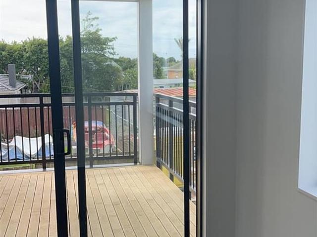 House for rent in 8 / 151A Russell Road, Manurewa