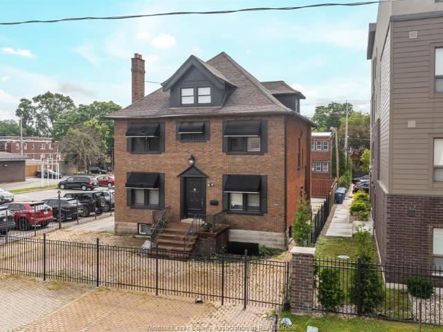 house for rent in 961 Ouellette Avenue Unit# 2 Windsor, Ontario