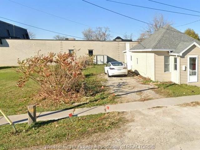 house for rent in 9 Medora Avenue Essex, Ontario