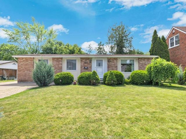 house for rent in 1045 Reedmere Road Windsor, Ontario