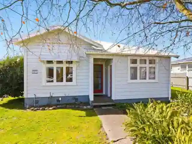house for rent in 106 Queen Street, Levin, New Zealand