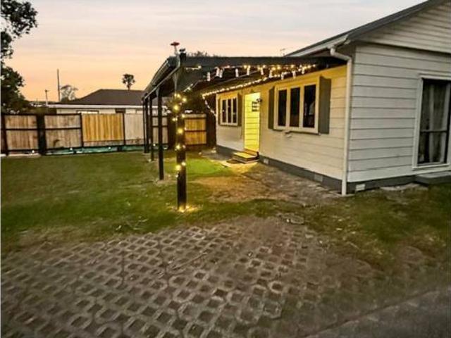 House for rent in 1/108 Porchester Road, Takanini