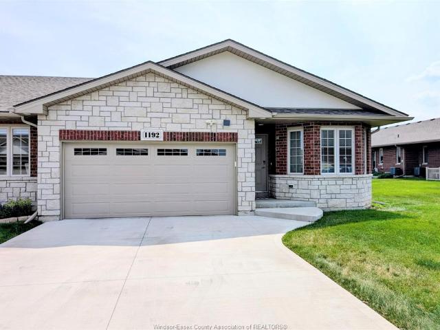 house for rent in 1192 Copeland Windsor, Ontario