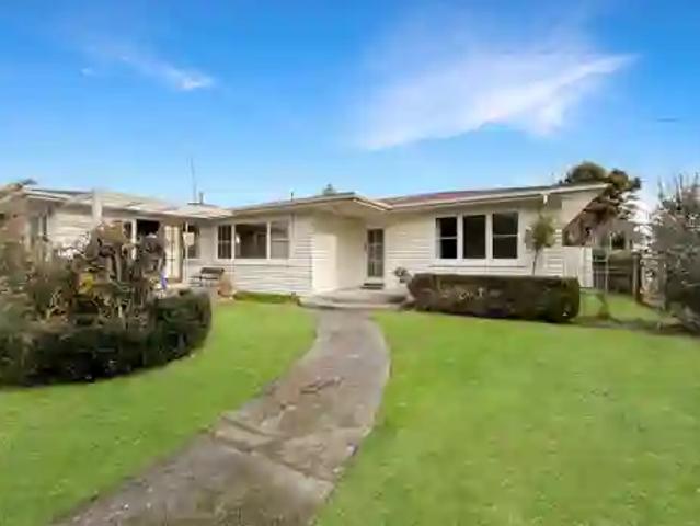 house for rent in 12 Batt Street, West End, Palmerston North, New Zealand