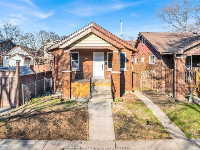 house for rent in 1568 York Street Windsor, Ontario