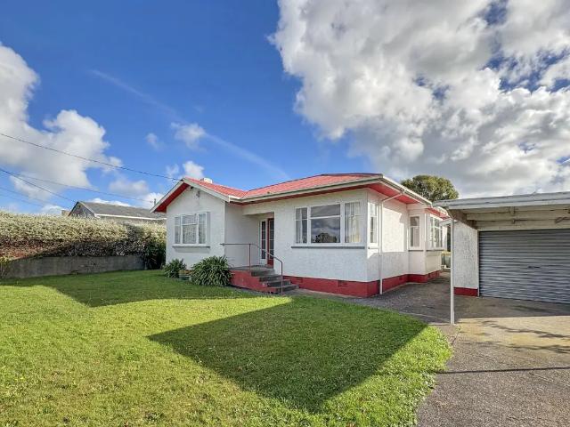 house for rent in 15 Chester Street, Waverley, New Zealand