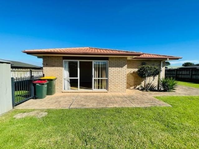 House for rent in 15 Newbegin Place, Weymouth, Auckland