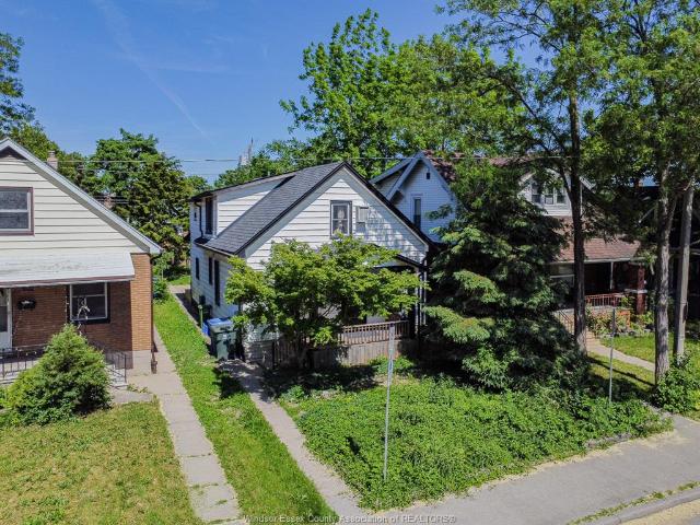 house for rent in 1630 Marentette Windsor, Ontario