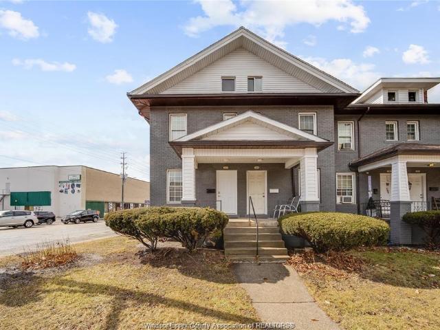 house for rent in 1691 Dougall Windsor, Ontario