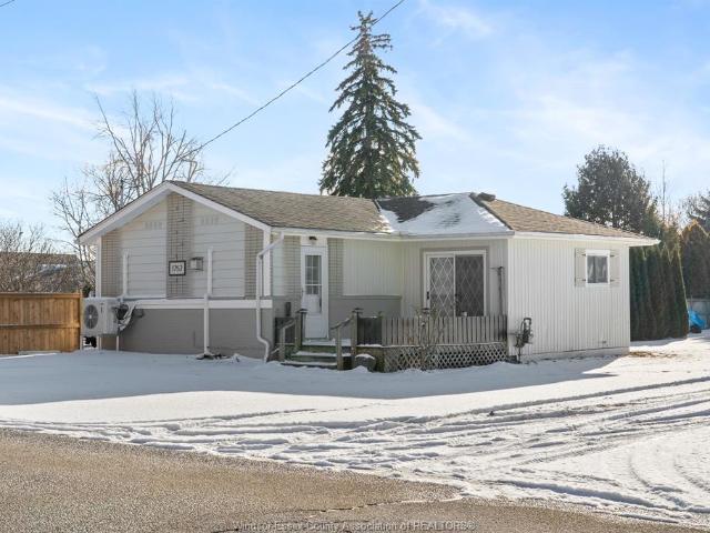 house for rent in 1752 Erie Avenue Amherstburg, Ontario