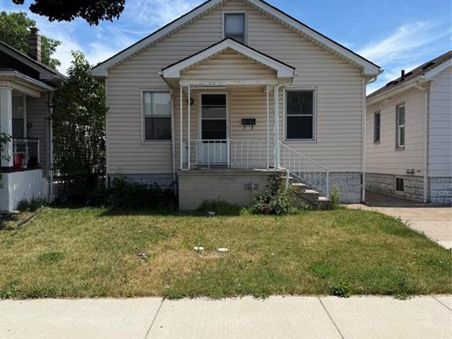 house for rent in 1814 Cadillac Windsor, Ontario