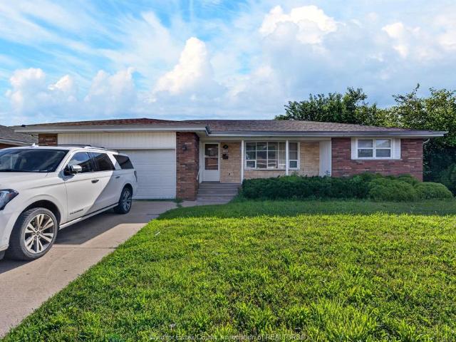 house for rent in 2450 Mckay Avenue Windsor, Ontario