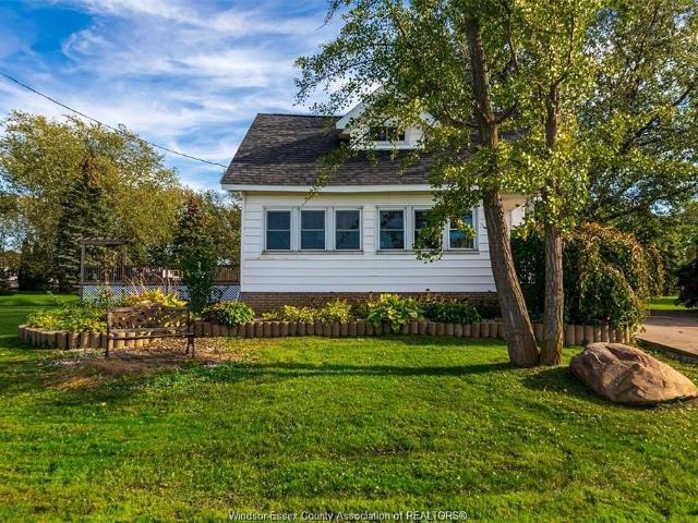 house for rent in 261 South Riverview Drive Amherstburg, Ontario