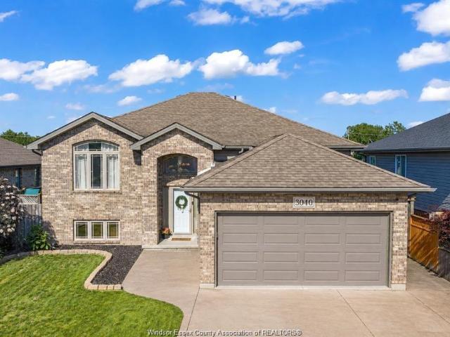 house for rent in 3040 Troup Crescent #upper Windsor, Ontario