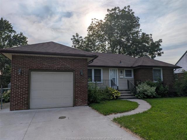 house for rent in 3130 Academy Drive Windsor, Ontario