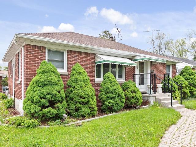 house for rent in 3200 Longfellow Avenue Windsor, Ontario