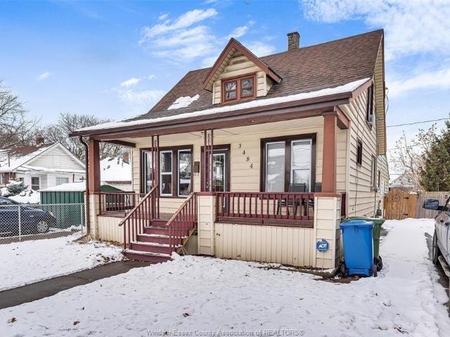 house for rent in 3484 Peter Street Windsor, Ontario