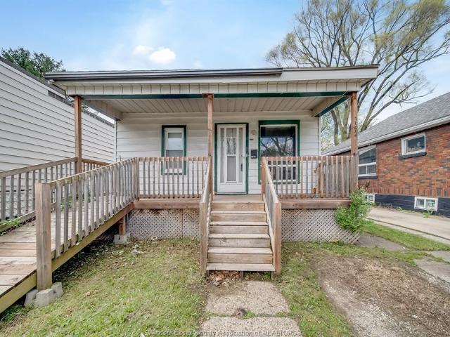 house for rent in 3574 Bloomfield Rd. Windsor, Ontario