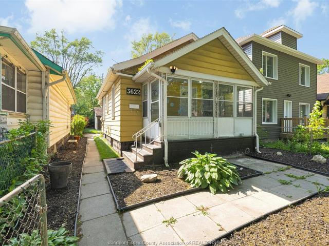 house for rent in 3622 Queen Windsor, Ontario