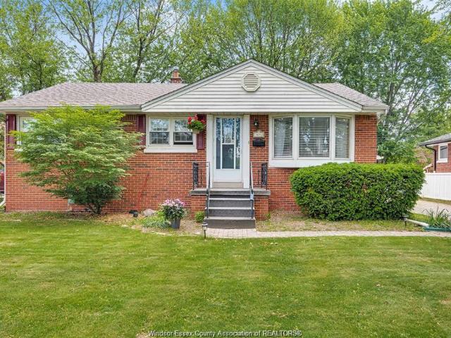 house for rent in 3692 Mckay Avenue Windsor, Ontario