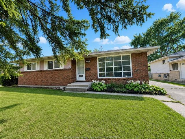 house for rent in 3961 Lennon Court Windsor, Ontario