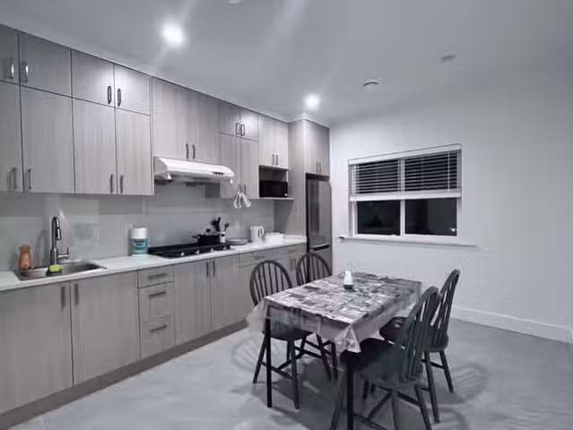 House for rent in Vancouver, Vancouver East, 2 1538 E 61 Avenu.
