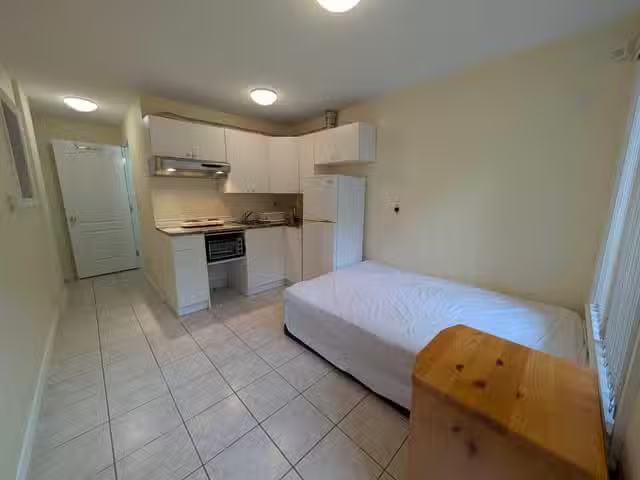 House for rent in Vancouver, Vancouver East, Studio Suite 4xyz.