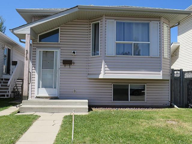 House For Rent In Applewood Se. Calgary. Alberta