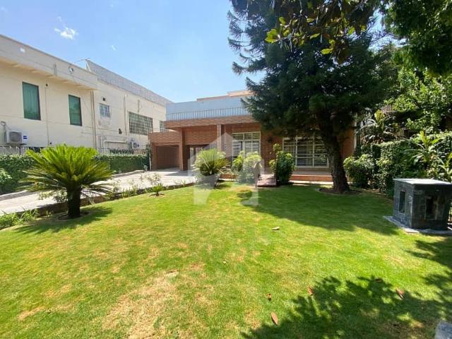 House For Rent In Beautiful F 6