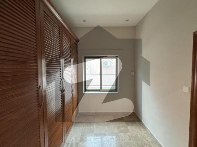 House For Rent In F8 With 5 Bedrooms Big Lawn And 10 Car Parking F 8/3