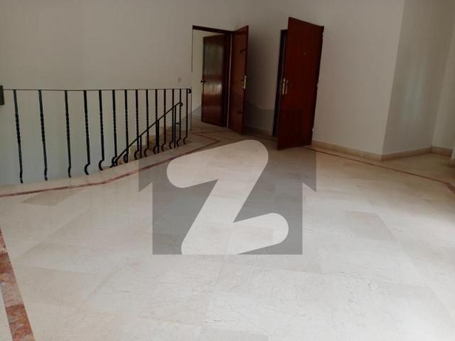 House for rent in f8 f 6