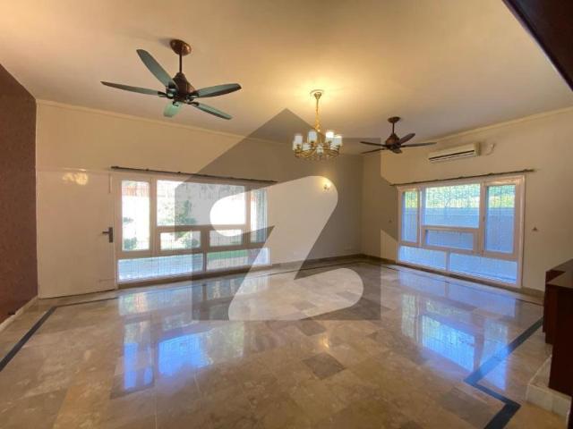 House for rent in f8 F 8