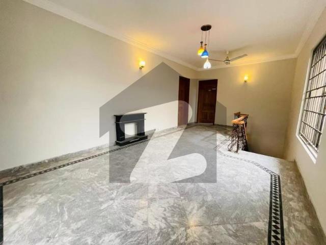 House for rent in f8 f 8