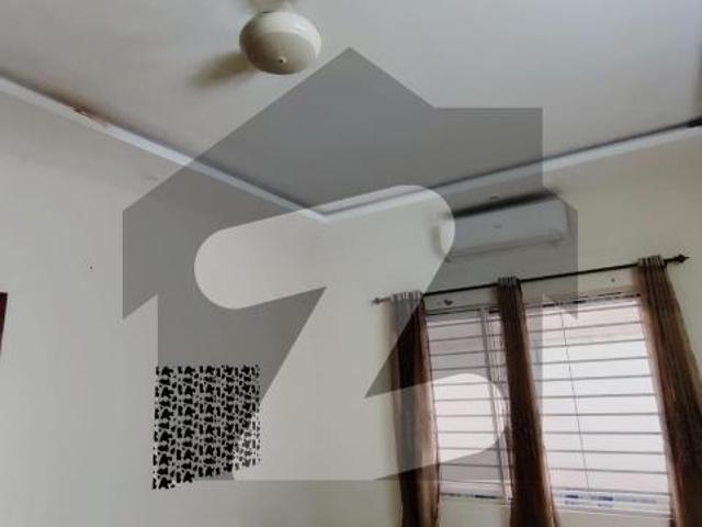 House for rent in f8 f 8