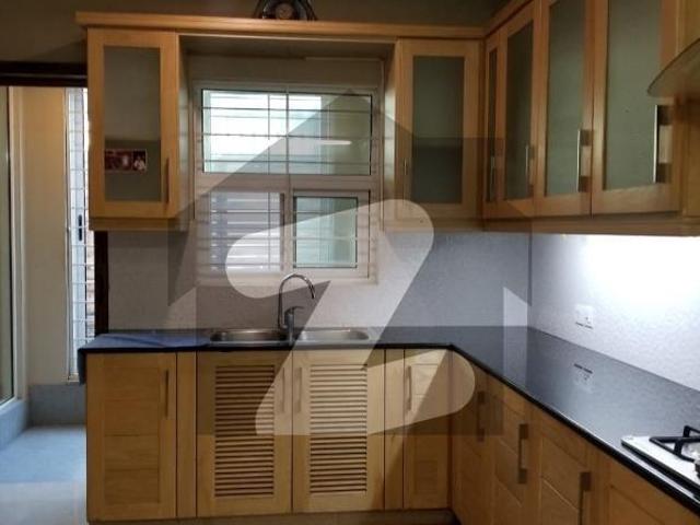 House for rent in f 8