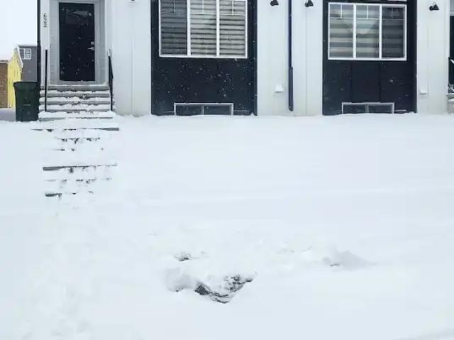 HOUSE FOR RENT IN RANGVIEW ROAD, SE. CALGARY AB