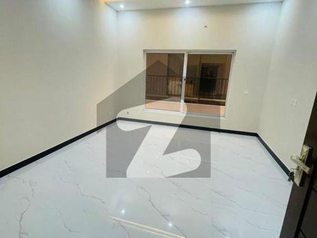 House for rent sector e 11 2 main road size 14 maral e 11