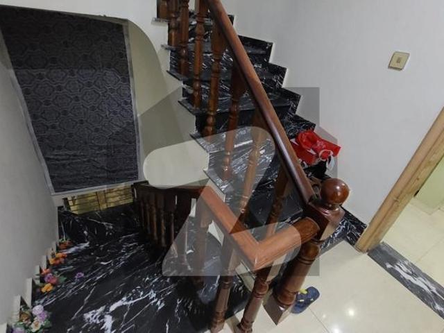 House for rent size 12 marla goo location ac and cortan installaed e 11