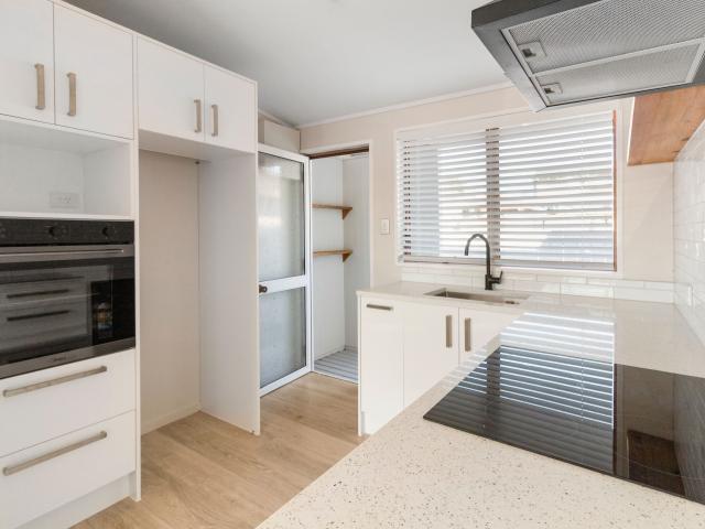 House for Rent Stylish renovated 2 beroom home in prime Papatoetoe location!
