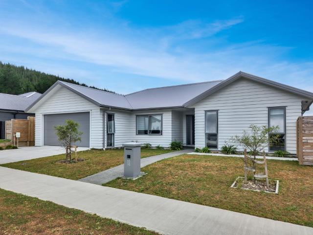house in 10 Te Ara O Roimata, Wainuiomata, Lower Hutt