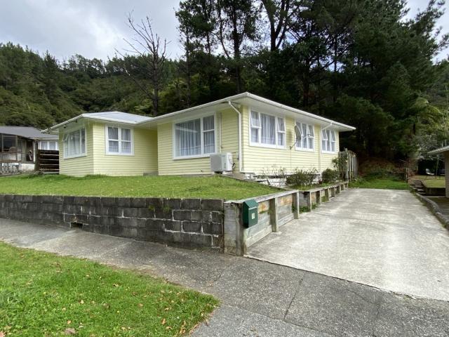 house in 19 Shackleton Grove, Stokes Valley, Upper Hutt