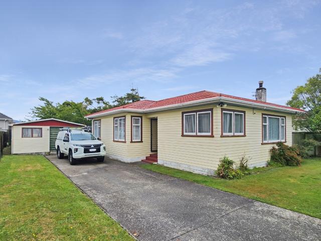 house in 27 Russell Road, Wainuiomata, Lower Hutt