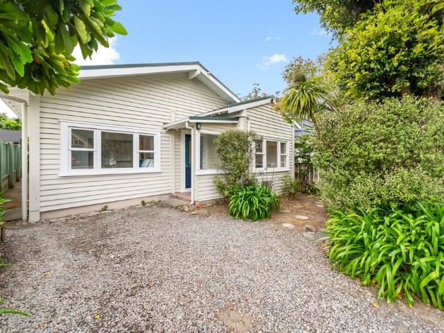 house in 28 Miro Street, Eastbourne, Lower Hutt