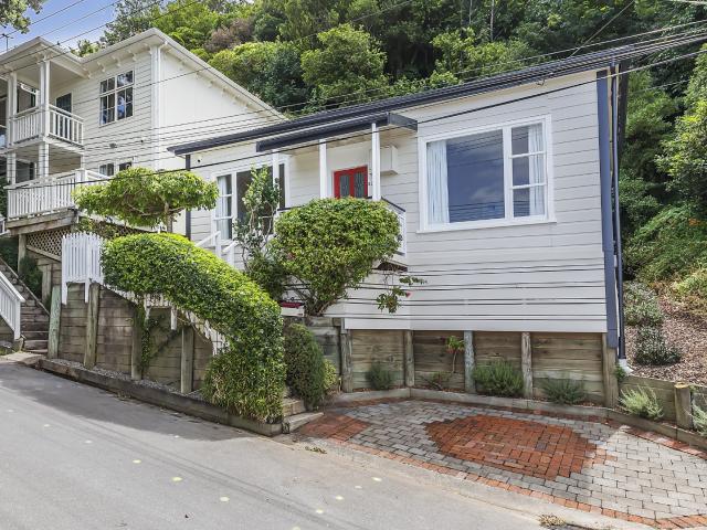house in 33 Patanga Crescent, Thorndon, Wellington City