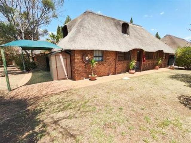 stunning 5 bedroom property in vaal.