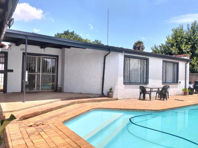 house in Witpoortjie, Roodepoort, Gauteng